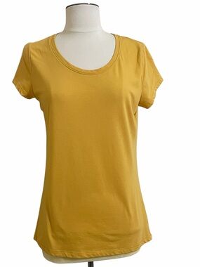 Marigold short sleeve tee classic staple Sz large